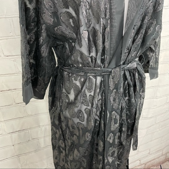 EXPRESS Black Burn Out Leopard Kimono One Size - Picture 12 of 16